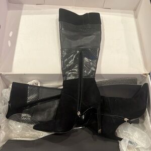 Nine West Black and White Box